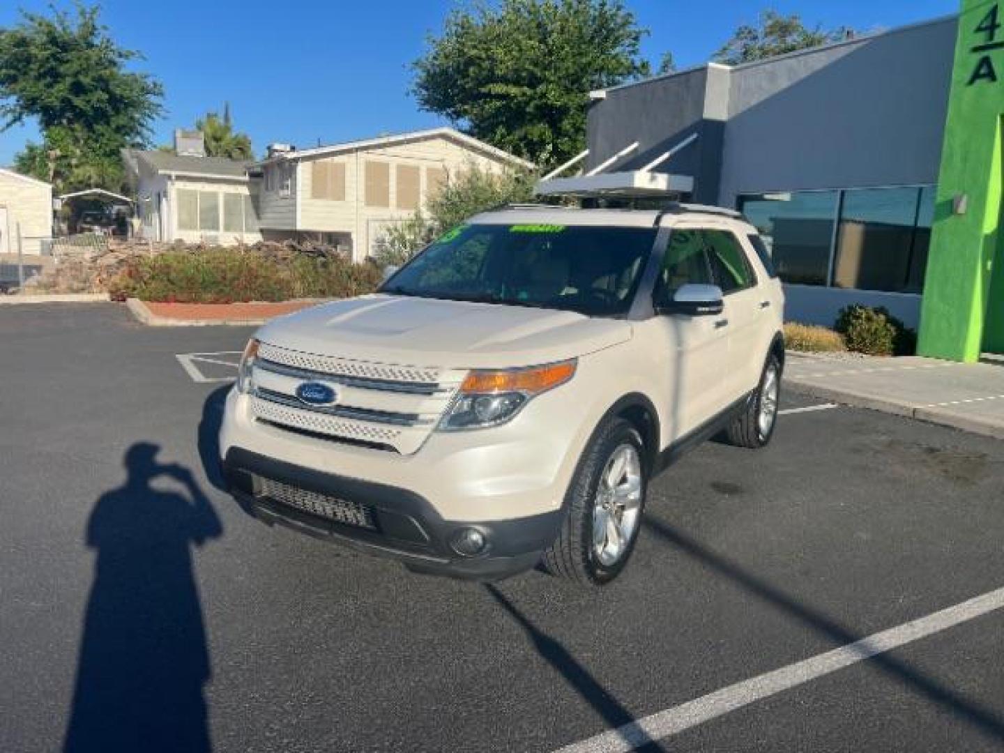 2015 White Platinum Metallic Tri-Coat /Medium Light Stone Ford Explorer Limited (1FM5K8F8XFG) with an 3.5L V-6 DOHC engine, Automatic transmission, located at 1865 East Red Hills Pkwy, St. George, 84770, (435) 628-0023, 37.120850, -113.543640 - We specialize in helping ALL people get the best financing available. No matter your credit score, good, bad or none we can get you an amazing rate. Had a bankruptcy, divorce, or repossessions? We give you the green light to get your credit back on the road. Low down and affordable payments that fit - Photo#2