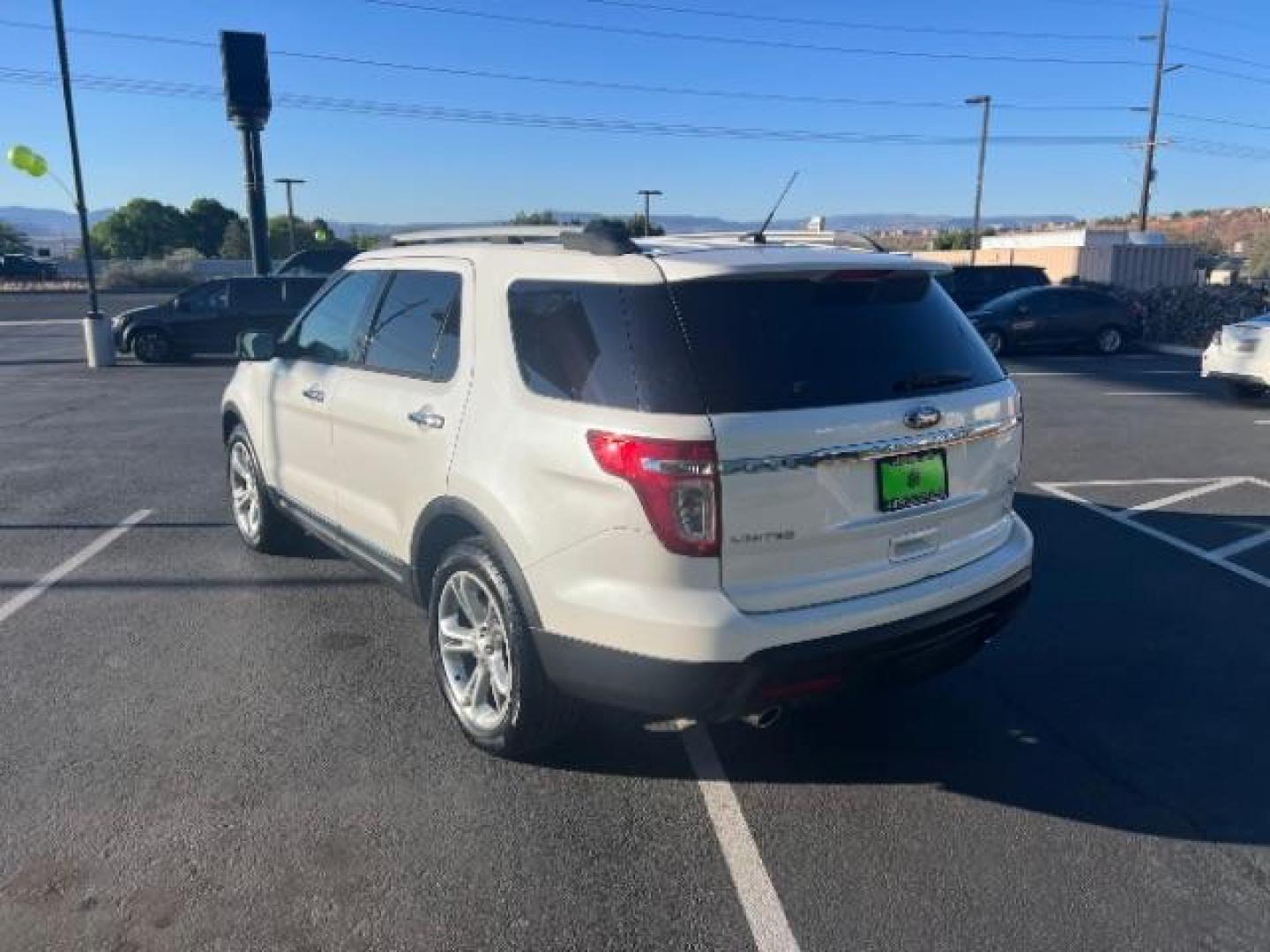 2015 White Platinum Metallic Tri-Coat /Medium Light Stone Ford Explorer Limited (1FM5K8F8XFG) with an 3.5L V-6 DOHC engine, Automatic transmission, located at 1865 East Red Hills Pkwy, St. George, 84770, (435) 628-0023, 37.120850, -113.543640 - We specialize in helping ALL people get the best financing available. No matter your credit score, good, bad or none we can get you an amazing rate. Had a bankruptcy, divorce, or repossessions? We give you the green light to get your credit back on the road. Low down and affordable payments that fit - Photo#4