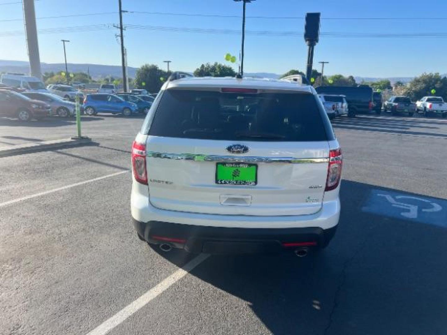 2015 White Platinum Metallic Tri-Coat /Medium Light Stone Ford Explorer Limited (1FM5K8F8XFG) with an 3.5L V-6 DOHC engine, Automatic transmission, located at 1865 East Red Hills Pkwy, St. George, 84770, (435) 628-0023, 37.120850, -113.543640 - We specialize in helping ALL people get the best financing available. No matter your credit score, good, bad or none we can get you an amazing rate. Had a bankruptcy, divorce, or repossessions? We give you the green light to get your credit back on the road. Low down and affordable payments that fit - Photo#5