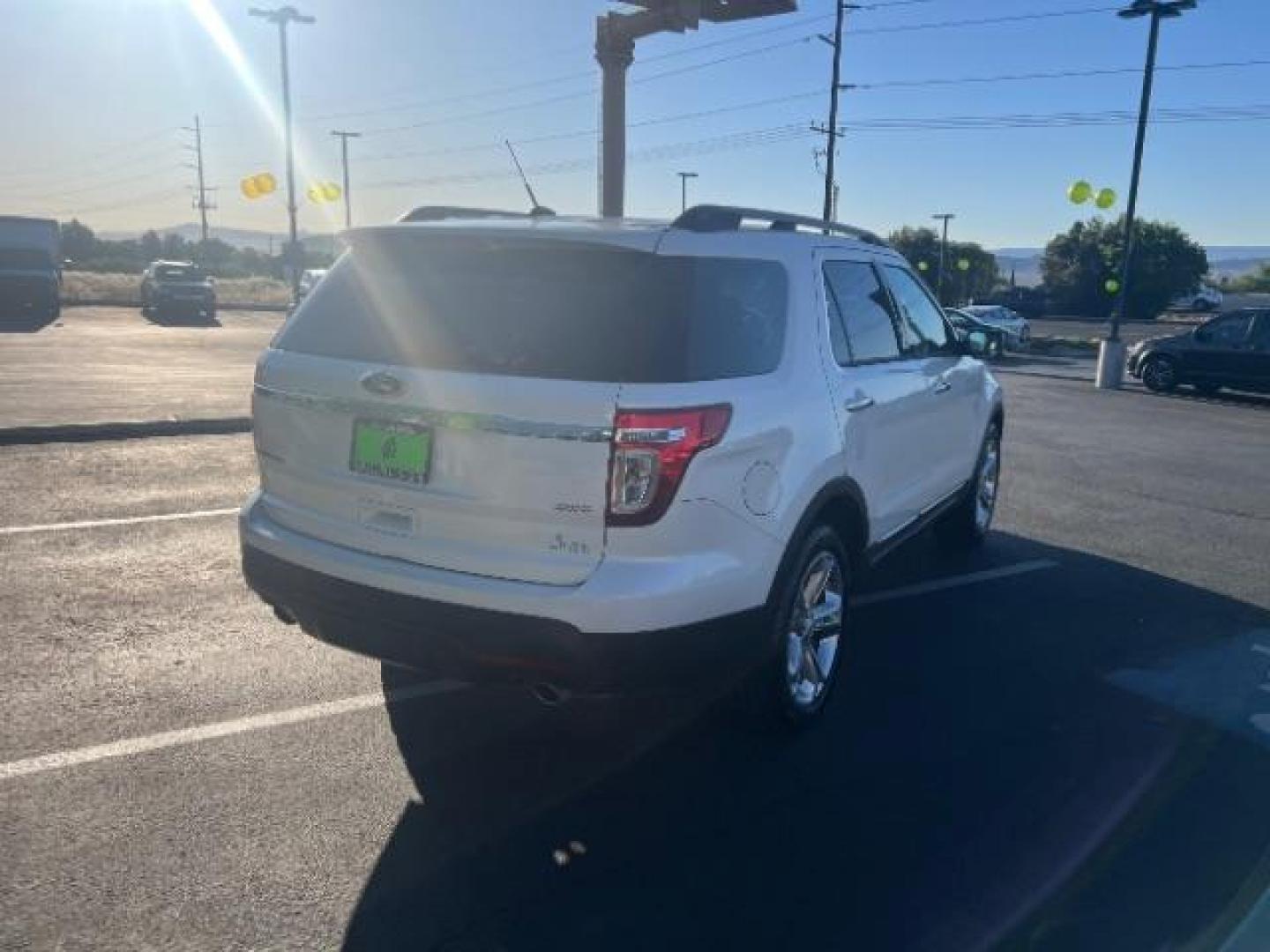 2015 White Platinum Metallic Tri-Coat /Medium Light Stone Ford Explorer Limited (1FM5K8F8XFG) with an 3.5L V-6 DOHC engine, Automatic transmission, located at 1865 East Red Hills Pkwy, St. George, 84770, (435) 628-0023, 37.120850, -113.543640 - We specialize in helping ALL people get the best financing available. No matter your credit score, good, bad or none we can get you an amazing rate. Had a bankruptcy, divorce, or repossessions? We give you the green light to get your credit back on the road. Low down and affordable payments that fit - Photo#6