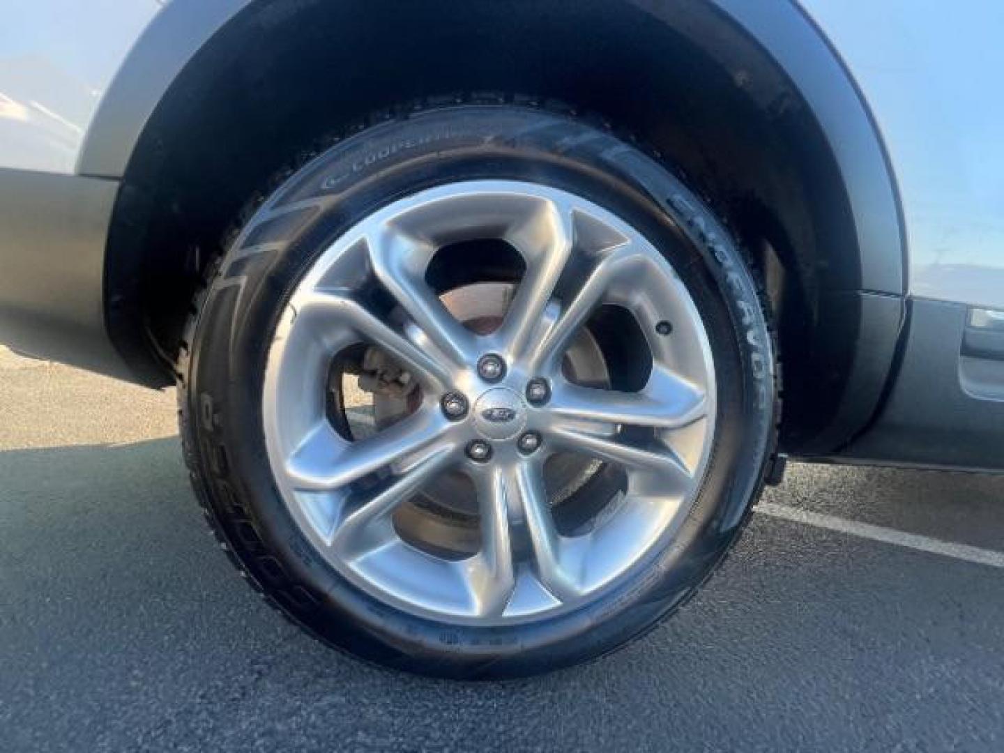 2015 White Platinum Metallic Tri-Coat /Medium Light Stone Ford Explorer Limited (1FM5K8F8XFG) with an 3.5L V-6 DOHC engine, Automatic transmission, located at 1865 East Red Hills Pkwy, St. George, 84770, (435) 628-0023, 37.120850, -113.543640 - We specialize in helping ALL people get the best financing available. No matter your credit score, good, bad or none we can get you an amazing rate. Had a bankruptcy, divorce, or repossessions? We give you the green light to get your credit back on the road. Low down and affordable payments that fit - Photo#8