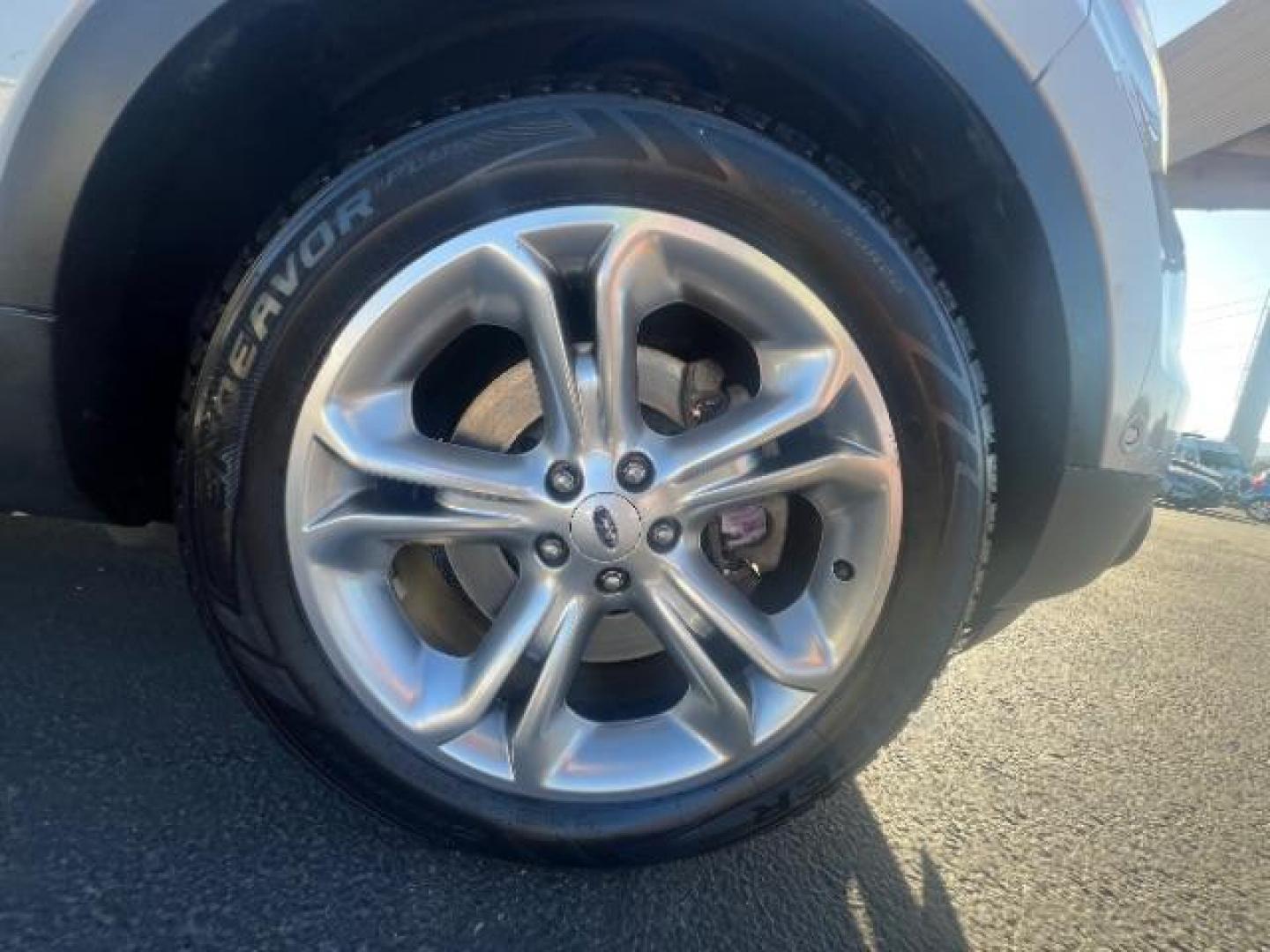 2015 White Platinum Metallic Tri-Coat /Medium Light Stone Ford Explorer Limited (1FM5K8F8XFG) with an 3.5L V-6 DOHC engine, Automatic transmission, located at 1865 East Red Hills Pkwy, St. George, 84770, (435) 628-0023, 37.120850, -113.543640 - We specialize in helping ALL people get the best financing available. No matter your credit score, good, bad or none we can get you an amazing rate. Had a bankruptcy, divorce, or repossessions? We give you the green light to get your credit back on the road. Low down and affordable payments that fit - Photo#9