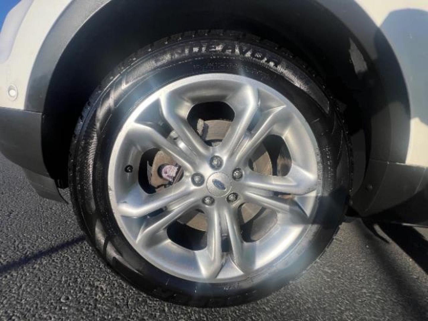 2015 White Platinum Metallic Tri-Coat /Medium Light Stone Ford Explorer Limited (1FM5K8F8XFG) with an 3.5L V-6 DOHC engine, Automatic transmission, located at 1865 East Red Hills Pkwy, St. George, 84770, (435) 628-0023, 37.120850, -113.543640 - We specialize in helping ALL people get the best financing available. No matter your credit score, good, bad or none we can get you an amazing rate. Had a bankruptcy, divorce, or repossessions? We give you the green light to get your credit back on the road. Low down and affordable payments that fit - Photo#10