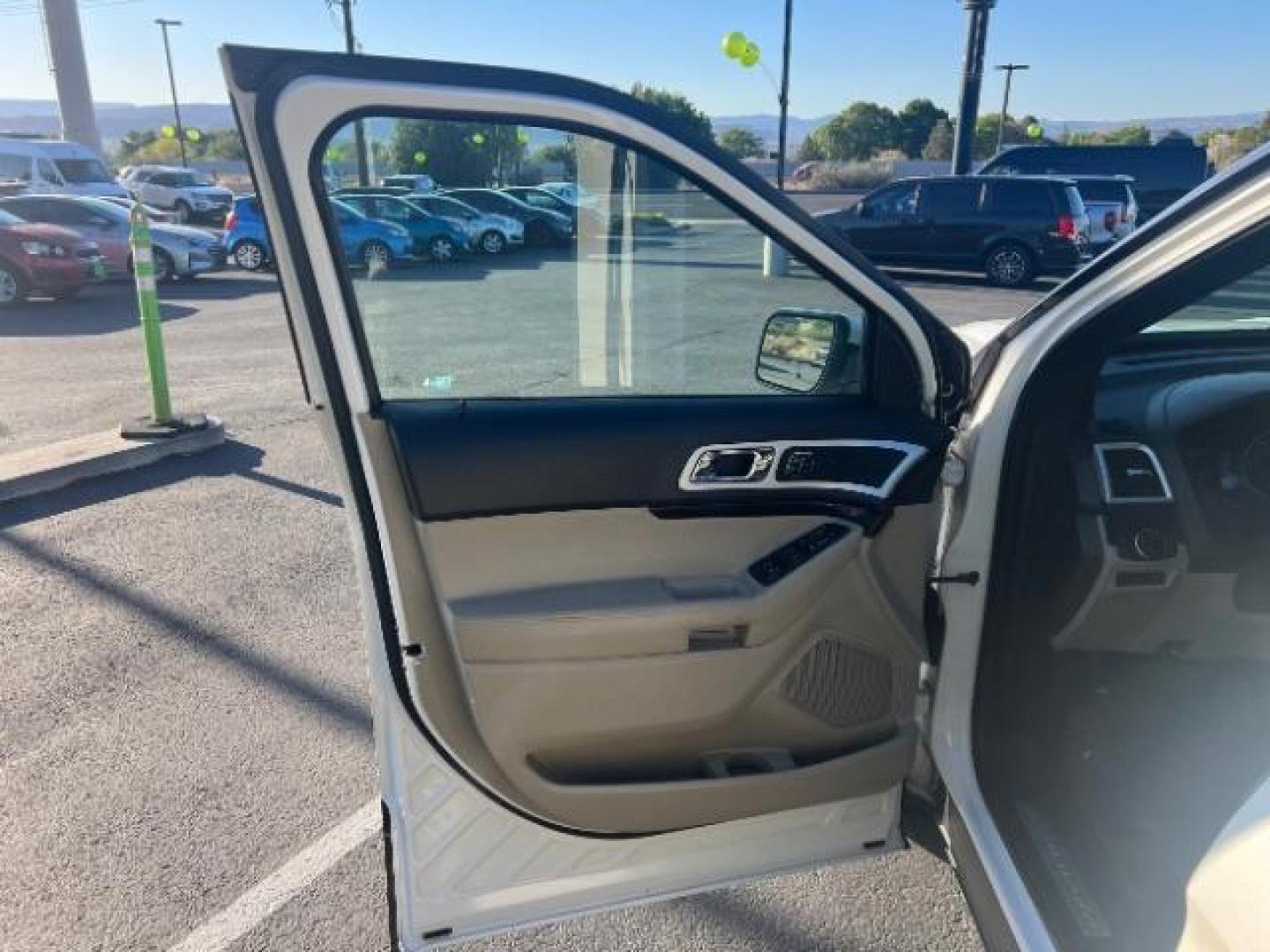 2015 White Platinum Metallic Tri-Coat /Medium Light Stone Ford Explorer Limited (1FM5K8F8XFG) with an 3.5L V-6 DOHC engine, Automatic transmission, located at 1865 East Red Hills Pkwy, St. George, 84770, (435) 628-0023, 37.120850, -113.543640 - We specialize in helping ALL people get the best financing available. No matter your credit score, good, bad or none we can get you an amazing rate. Had a bankruptcy, divorce, or repossessions? We give you the green light to get your credit back on the road. Low down and affordable payments that fit - Photo#12