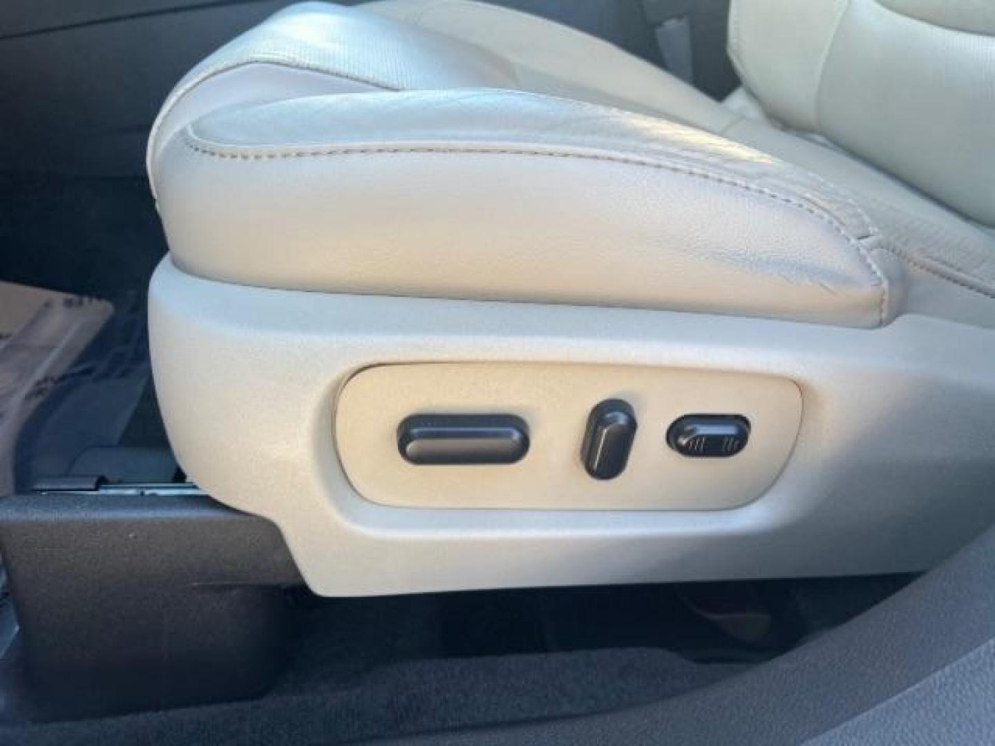 2015 White Platinum Metallic Tri-Coat /Medium Light Stone Ford Explorer Limited (1FM5K8F8XFG) with an 3.5L V-6 DOHC engine, Automatic transmission, located at 1865 East Red Hills Pkwy, St. George, 84770, (435) 628-0023, 37.120850, -113.543640 - We specialize in helping ALL people get the best financing available. No matter your credit score, good, bad or none we can get you an amazing rate. Had a bankruptcy, divorce, or repossessions? We give you the green light to get your credit back on the road. Low down and affordable payments that fit - Photo#13