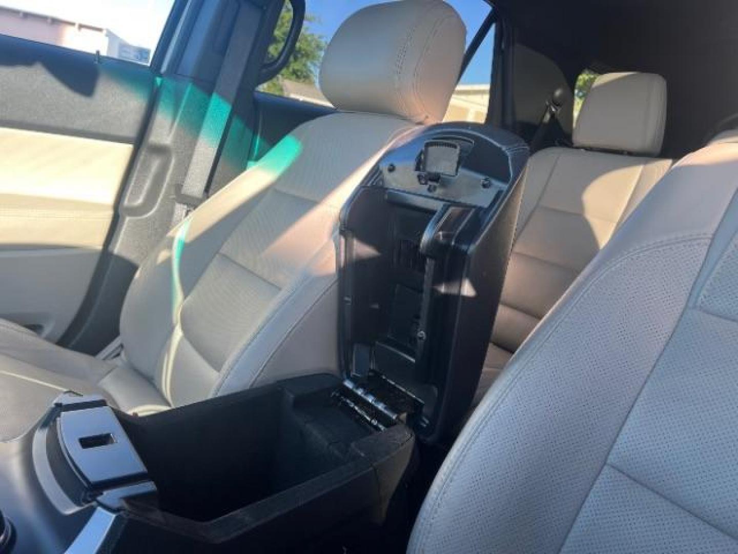 2015 White Platinum Metallic Tri-Coat /Medium Light Stone Ford Explorer Limited (1FM5K8F8XFG) with an 3.5L V-6 DOHC engine, Automatic transmission, located at 1865 East Red Hills Pkwy, St. George, 84770, (435) 628-0023, 37.120850, -113.543640 - We specialize in helping ALL people get the best financing available. No matter your credit score, good, bad or none we can get you an amazing rate. Had a bankruptcy, divorce, or repossessions? We give you the green light to get your credit back on the road. Low down and affordable payments that fit - Photo#19