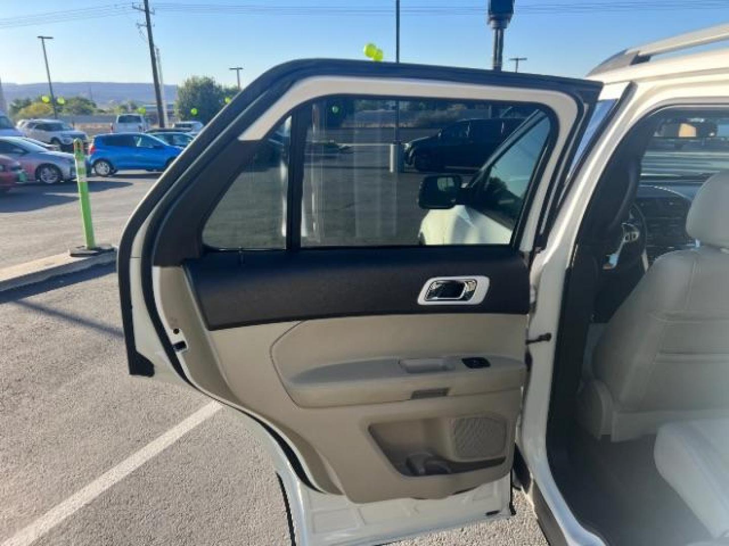 2015 White Platinum Metallic Tri-Coat /Medium Light Stone Ford Explorer Limited (1FM5K8F8XFG) with an 3.5L V-6 DOHC engine, Automatic transmission, located at 1865 East Red Hills Pkwy, St. George, 84770, (435) 628-0023, 37.120850, -113.543640 - We specialize in helping ALL people get the best financing available. No matter your credit score, good, bad or none we can get you an amazing rate. Had a bankruptcy, divorce, or repossessions? We give you the green light to get your credit back on the road. Low down and affordable payments that fit - Photo#20