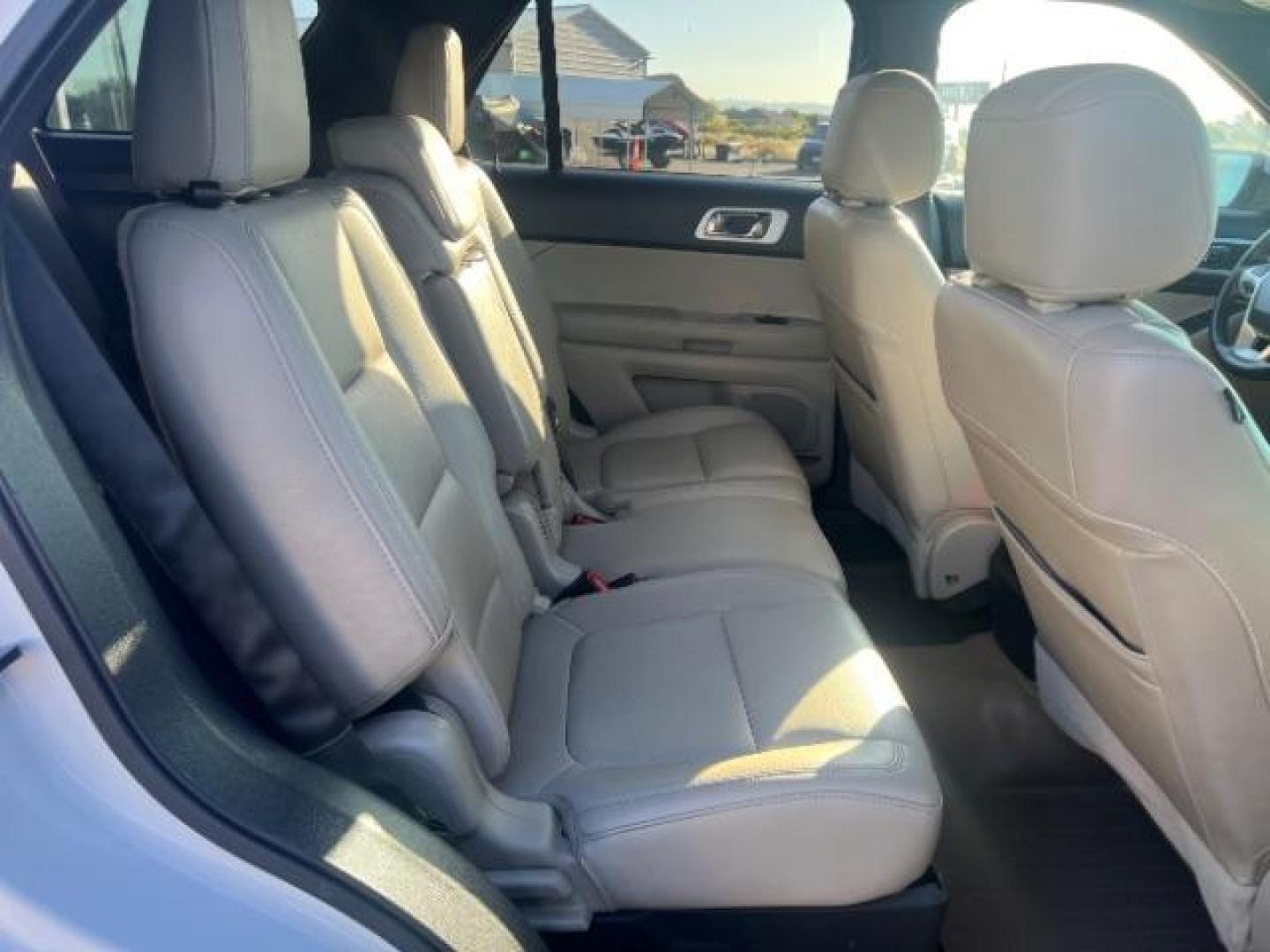 2015 White Platinum Metallic Tri-Coat /Medium Light Stone Ford Explorer Limited (1FM5K8F8XFG) with an 3.5L V-6 DOHC engine, Automatic transmission, located at 1865 East Red Hills Pkwy, St. George, 84770, (435) 628-0023, 37.120850, -113.543640 - We specialize in helping ALL people get the best financing available. No matter your credit score, good, bad or none we can get you an amazing rate. Had a bankruptcy, divorce, or repossessions? We give you the green light to get your credit back on the road. Low down and affordable payments that fit - Photo#29