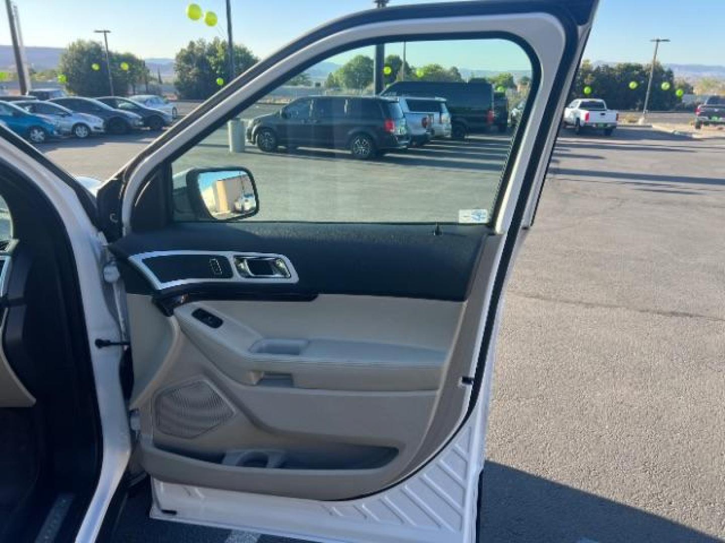 2015 White Platinum Metallic Tri-Coat /Medium Light Stone Ford Explorer Limited (1FM5K8F8XFG) with an 3.5L V-6 DOHC engine, Automatic transmission, located at 1865 East Red Hills Pkwy, St. George, 84770, (435) 628-0023, 37.120850, -113.543640 - We specialize in helping ALL people get the best financing available. No matter your credit score, good, bad or none we can get you an amazing rate. Had a bankruptcy, divorce, or repossessions? We give you the green light to get your credit back on the road. Low down and affordable payments that fit - Photo#30