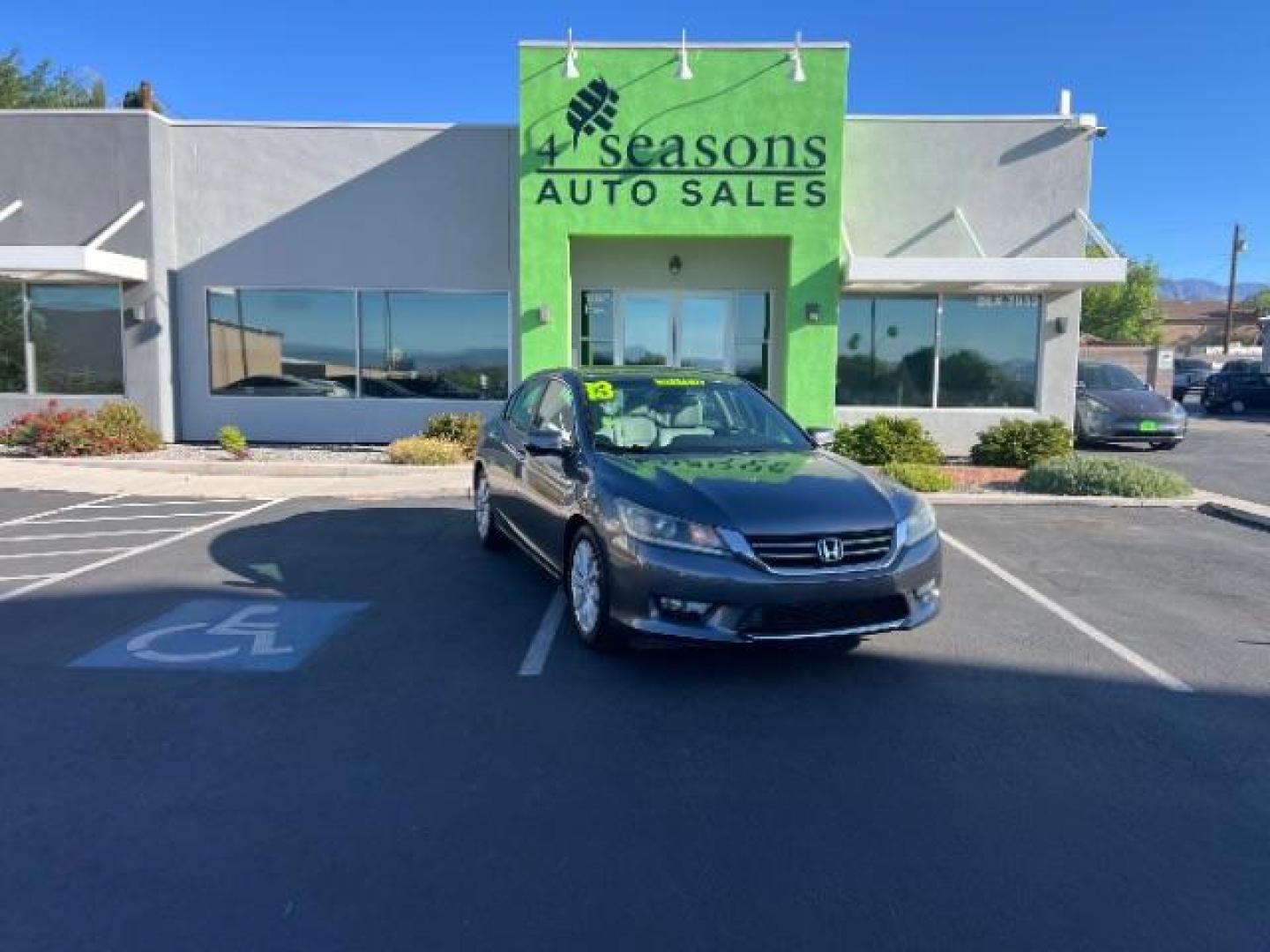 2013 Modern Steel Metallic /Gray Honda Accord EX-L (1HGCR2F87DA) with an 2.4L I-4 gasoline direct injection engine, Automatic transmission, located at 1865 East Red Hills Pkwy, St. George, 84770, (435) 628-0023, 37.120850, -113.543640 - We specialize in helping ALL people get the best financing available. No matter your credit score, good, bad or none we can get you an amazing rate. Had a bankruptcy, divorce, or repossessions? We give you the green light to get your credit back on the road. Low down and affordable payments that fit- Photo#0