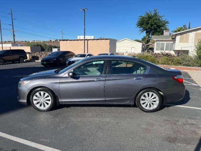 2013 Modern Steel Metallic /Gray Honda Accord EX-L (1HGCR2F87DA) with an 2.4L I-4 gasoline direct injection engine, Automatic transmission, located at 940 North Main Street, Cedar City, UT, 84720, (435) 628-0023, 37.692936, -113.061897 - We specialize in helping ALL people get the best financing available. No matter your credit score, good, bad or none we can get you an amazing rate. Had a bankruptcy, divorce, or repossessions? We give you the green light to get your credit back on the road. Low down and affordable payments that fit - Photo#3