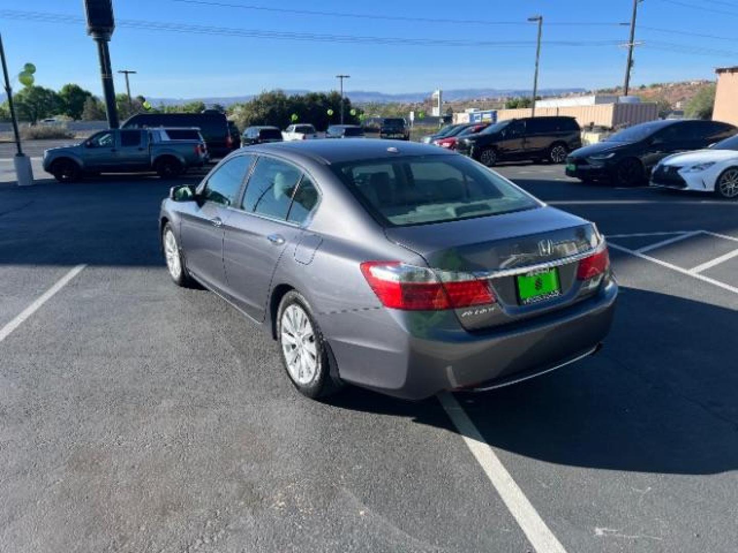 2013 Modern Steel Metallic /Gray Honda Accord EX-L (1HGCR2F87DA) with an 2.4L I-4 gasoline direct injection engine, Automatic transmission, located at 1865 East Red Hills Pkwy, St. George, 84770, (435) 628-0023, 37.120850, -113.543640 - We specialize in helping ALL people get the best financing available. No matter your credit score, good, bad or none we can get you an amazing rate. Had a bankruptcy, divorce, or repossessions? We give you the green light to get your credit back on the road. Low down and affordable payments that fit- Photo#4