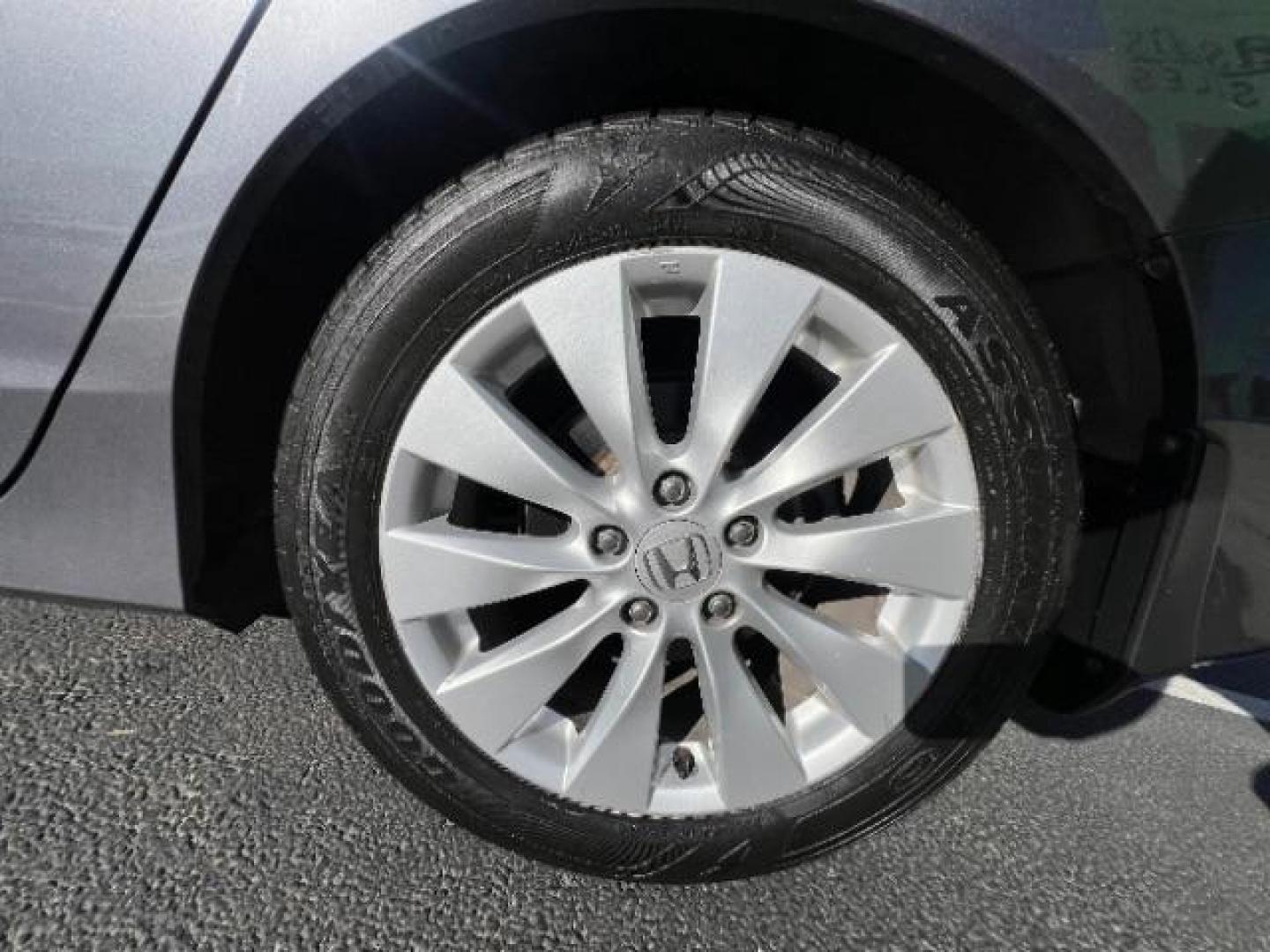2013 Modern Steel Metallic /Gray Honda Accord EX-L (1HGCR2F87DA) with an 2.4L I-4 gasoline direct injection engine, Automatic transmission, located at 1865 East Red Hills Pkwy, St. George, 84770, (435) 628-0023, 37.120850, -113.543640 - We specialize in helping ALL people get the best financing available. No matter your credit score, good, bad or none we can get you an amazing rate. Had a bankruptcy, divorce, or repossessions? We give you the green light to get your credit back on the road. Low down and affordable payments that fit- Photo#8