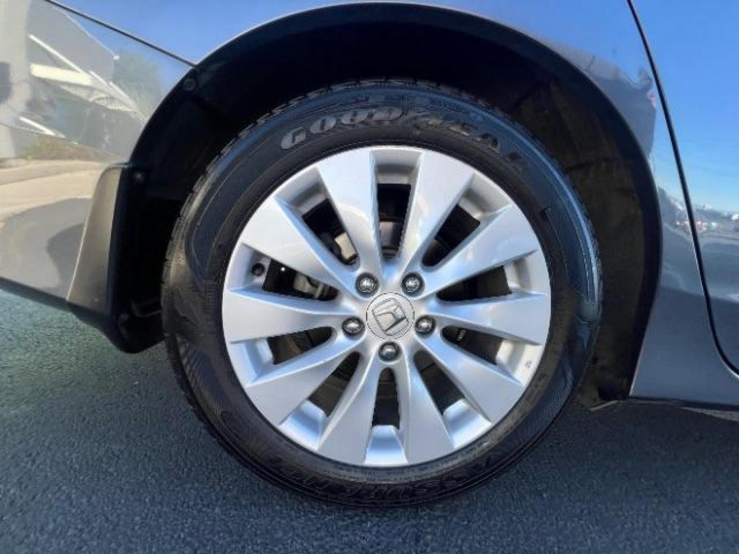 2013 Modern Steel Metallic /Gray Honda Accord EX-L (1HGCR2F87DA) with an 2.4L I-4 gasoline direct injection engine, Automatic transmission, located at 1865 East Red Hills Pkwy, St. George, 84770, (435) 628-0023, 37.120850, -113.543640 - We specialize in helping ALL people get the best financing available. No matter your credit score, good, bad or none we can get you an amazing rate. Had a bankruptcy, divorce, or repossessions? We give you the green light to get your credit back on the road. Low down and affordable payments that fit- Photo#9