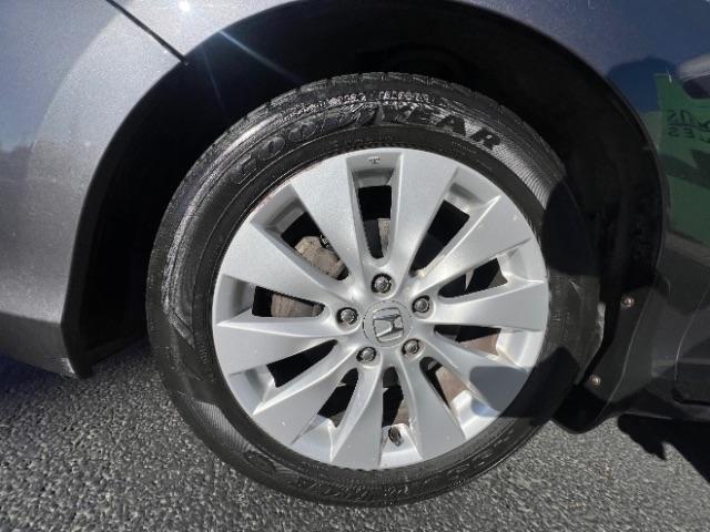 2013 Modern Steel Metallic /Gray Honda Accord EX-L (1HGCR2F87DA) with an 2.4L I-4 gasoline direct injection engine, Automatic transmission, located at 940 North Main Street, Cedar City, UT, 84720, (435) 628-0023, 37.692936, -113.061897 - We specialize in helping ALL people get the best financing available. No matter your credit score, good, bad or none we can get you an amazing rate. Had a bankruptcy, divorce, or repossessions? We give you the green light to get your credit back on the road. Low down and affordable payments that fit - Photo#11