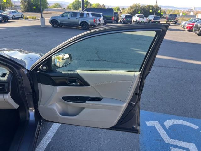 2013 Modern Steel Metallic /Gray Honda Accord EX-L (1HGCR2F87DA) with an 2.4L I-4 gasoline direct injection engine, Automatic transmission, located at 940 North Main Street, Cedar City, UT, 84720, (435) 628-0023, 37.692936, -113.061897 - We specialize in helping ALL people get the best financing available. No matter your credit score, good, bad or none we can get you an amazing rate. Had a bankruptcy, divorce, or repossessions? We give you the green light to get your credit back on the road. Low down and affordable payments that fit - Photo#27