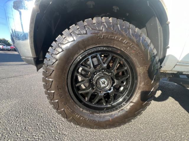 2018 Bright White Clearcoat /Diesel Gray/Black Ram 2500 Tradesman Crew Cab 4x4 6'4 Box (3C6UR5CJ5JG) with an HEMI 5.7L V-8 variable valve control engine, Automatic transmission, located at 940 North Main Street, Cedar City, UT, 84720, (435) 628-0023, 37.692936, -113.061897 - We specialize in helping ALL people get the best financing available. No matter your credit score, good, bad or none we can get you an amazing rate. Had a bankruptcy, divorce, or repossessions? We give you the green light to get your credit back on the road. Low down and affordable payments that fit - Photo#9