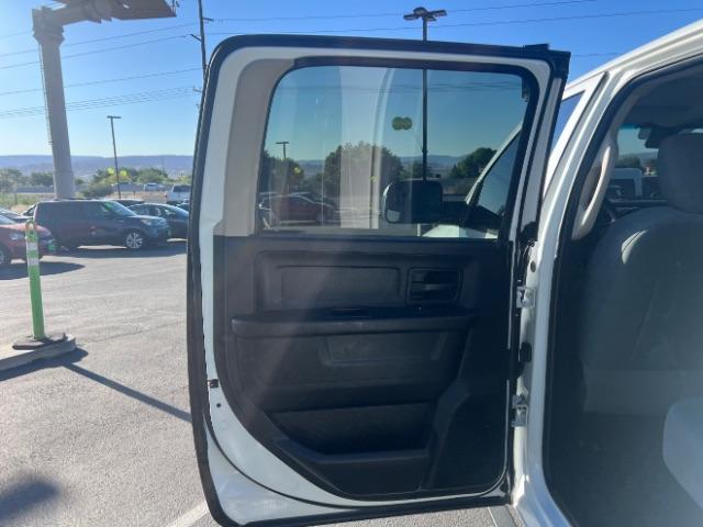 2018 Bright White Clearcoat /Diesel Gray/Black Ram 2500 Tradesman Crew Cab 4x4 6'4 Box (3C6UR5CJ5JG) with an HEMI 5.7L V-8 variable valve control engine, Automatic transmission, located at 940 North Main Street, Cedar City, UT, 84720, (435) 628-0023, 37.692936, -113.061897 - We specialize in helping ALL people get the best financing available. No matter your credit score, good, bad or none we can get you an amazing rate. Had a bankruptcy, divorce, or repossessions? We give you the green light to get your credit back on the road. Low down and affordable payments that fit - Photo#19