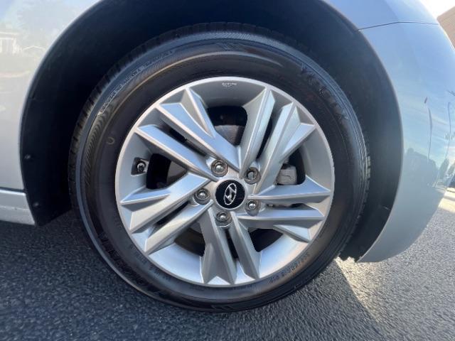 2020 Fluid Metal /Gray Hyundai Elantra Value Edition (5NPD84LF7LH) with an Nu 2L I-4 DOHC engine, Automatic transmission, located at 940 North Main Street, Cedar City, UT, 84720, (435) 628-0023, 37.692936, -113.061897 - We specialize in helping ALL people get the best financing available. No matter your credit score, good, bad or none we can get you an amazing rate. Had a bankruptcy, divorce, or repossessions? We give you the green light to get your credit back on the road. Low down and affordable payments that fit - Photo#8