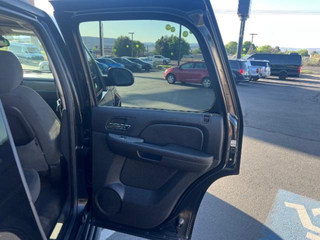 2008 Black /Ebony Chevrolet Tahoe LS (1GNFC13048R) with an Vortec 4.8L V-8 regular unleaded engine, Automatic transmission, located at 1865 East Red Hills Pkwy, St. George, 84770, (435) 628-0023, 37.120850, -113.543640 - We specialize in helping ALL people get the best financing available. No matter your credit score, good, bad or none we can get you an amazing rate. Had a bankruptcy, divorce, or repossessions? We give you the green light to get your credit back on the road. Low down and affordable payments that fit - Photo#27