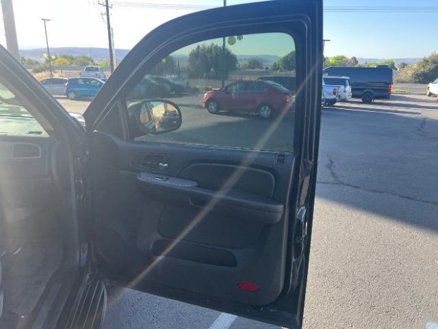 2008 Black /Ebony Chevrolet Tahoe LS (1GNFC13048R) with an Vortec 4.8L V-8 regular unleaded engine, Automatic transmission, located at 1865 East Red Hills Pkwy, St. George, 84770, (435) 628-0023, 37.120850, -113.543640 - We specialize in helping ALL people get the best financing available. No matter your credit score, good, bad or none we can get you an amazing rate. Had a bankruptcy, divorce, or repossessions? We give you the green light to get your credit back on the road. Low down and affordable payments that fit - Photo#29