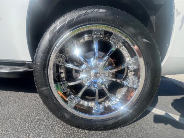 2012 Summit White /Light Cashmere/Dark Cashmere Leather Interior Chevrolet Tahoe LT 2WD (1GNSCBE00CR) with an 5.3L V8 OHV 16V FFV engine, 6-Speed Automatic transmission, located at 1865 East Red Hills Pkwy, St. George, 84770, (435) 628-0023, 37.120850, -113.543640 - We specialize in helping ALL people get the best financing available. No matter your credit score, good, bad or none we can get you an amazing rate. Had a bankruptcy, divorce, or repossessions? We give you the green light to get your credit back on the road. Low down and affordable payments that fit - Photo#11