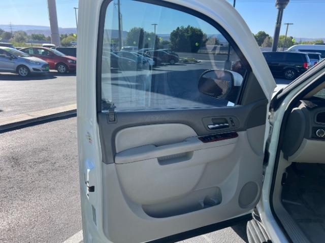 2012 Summit White /Light Cashmere/Dark Cashmere Leather Interior Chevrolet Tahoe LT 2WD (1GNSCBE00CR) with an 5.3L V8 OHV 16V FFV engine, 6-Speed Automatic transmission, located at 1865 East Red Hills Pkwy, St. George, 84770, (435) 628-0023, 37.120850, -113.543640 - We specialize in helping ALL people get the best financing available. No matter your credit score, good, bad or none we can get you an amazing rate. Had a bankruptcy, divorce, or repossessions? We give you the green light to get your credit back on the road. Low down and affordable payments that fit - Photo#12