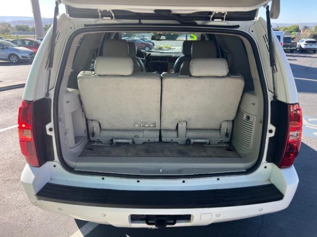 2012 Summit White /Light Cashmere/Dark Cashmere Leather Interior Chevrolet Tahoe LT 2WD (1GNSCBE00CR) with an 5.3L V8 OHV 16V FFV engine, 6-Speed Automatic transmission, located at 1865 East Red Hills Pkwy, St. George, 84770, (435) 628-0023, 37.120850, -113.543640 - We specialize in helping ALL people get the best financing available. No matter your credit score, good, bad or none we can get you an amazing rate. Had a bankruptcy, divorce, or repossessions? We give you the green light to get your credit back on the road. Low down and affordable payments that fit - Photo#27