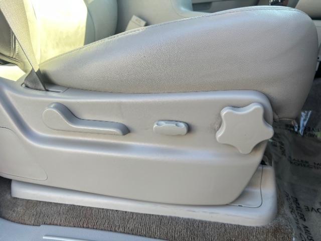 2012 Summit White /Light Cashmere/Dark Cashmere Leather Interior Chevrolet Tahoe LT 2WD (1GNSCBE00CR) with an 5.3L V8 OHV 16V FFV engine, 6-Speed Automatic transmission, located at 1865 East Red Hills Pkwy, St. George, 84770, (435) 628-0023, 37.120850, -113.543640 - We specialize in helping ALL people get the best financing available. No matter your credit score, good, bad or none we can get you an amazing rate. Had a bankruptcy, divorce, or repossessions? We give you the green light to get your credit back on the road. Low down and affordable payments that fit - Photo#31