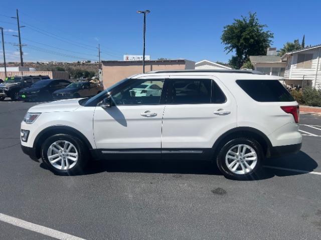 2017 Oxford White /Medium Light Camel Ford Explorer XLT (1FM5K7D80HG) with an EcoBoost 2.3L I-4 gasoline direct injection engine, Automatic transmission, located at 1865 East Red Hills Pkwy, St. George, 84770, (435) 628-0023, 37.120850, -113.543640 - We specialize in helping ALL people get the best financing available. No matter your credit score, good, bad or none we can get you an amazing rate. Had a bankruptcy, divorce, or repossessions? We give you the green light to get your credit back on the road. Low down and affordable payments that fit - Photo#3