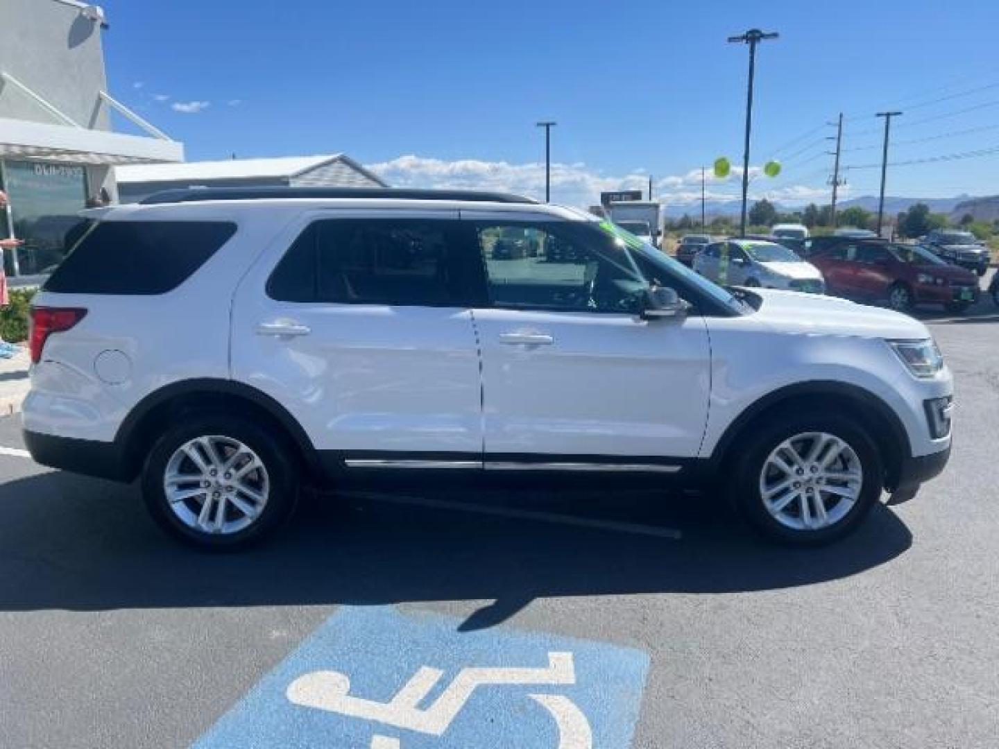 2017 Oxford White /Medium Light Camel Ford Explorer XLT (1FM5K7D80HG) with an EcoBoost 2.3L I-4 gasoline direct injection engine, Automatic transmission, located at 1865 East Red Hills Pkwy, St. George, 84770, (435) 628-0023, 37.120850, -113.543640 - We specialize in helping ALL people get the best financing available. No matter your credit score, good, bad or none we can get you an amazing rate. Had a bankruptcy, divorce, or repossessions? We give you the green light to get your credit back on the road. Low down and affordable payments that fit - Photo#7