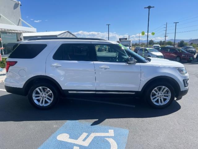 2017 Oxford White /Medium Light Camel Ford Explorer XLT (1FM5K7D80HG) with an EcoBoost 2.3L I-4 gasoline direct injection engine, Automatic transmission, located at 1865 East Red Hills Pkwy, St. George, 84770, (435) 628-0023, 37.120850, -113.543640 - We specialize in helping ALL people get the best financing available. No matter your credit score, good, bad or none we can get you an amazing rate. Had a bankruptcy, divorce, or repossessions? We give you the green light to get your credit back on the road. Low down and affordable payments that fit - Photo#7