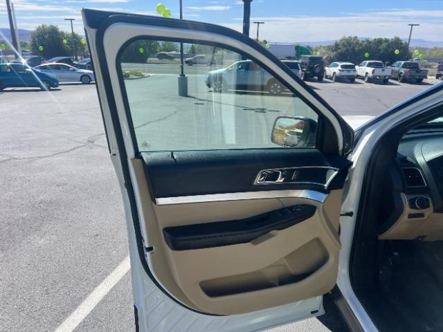 2017 Oxford White /Medium Light Camel Ford Explorer XLT (1FM5K7D80HG) with an EcoBoost 2.3L I-4 gasoline direct injection engine, Automatic transmission, located at 1865 East Red Hills Pkwy, St. George, 84770, (435) 628-0023, 37.120850, -113.543640 - We specialize in helping ALL people get the best financing available. No matter your credit score, good, bad or none we can get you an amazing rate. Had a bankruptcy, divorce, or repossessions? We give you the green light to get your credit back on the road. Low down and affordable payments that fit - Photo#12