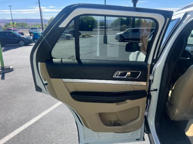 2017 Oxford White /Medium Light Camel Ford Explorer XLT (1FM5K7D80HG) with an EcoBoost 2.3L I-4 gasoline direct injection engine, Automatic transmission, located at 1865 East Red Hills Pkwy, St. George, 84770, (435) 628-0023, 37.120850, -113.543640 - We specialize in helping ALL people get the best financing available. No matter your credit score, good, bad or none we can get you an amazing rate. Had a bankruptcy, divorce, or repossessions? We give you the green light to get your credit back on the road. Low down and affordable payments that fit - Photo#20