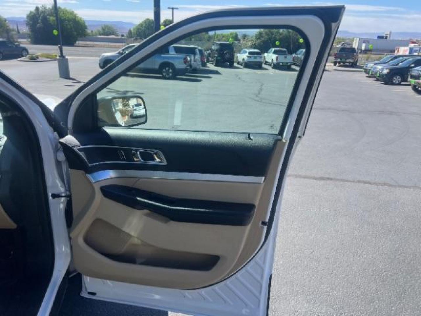 2017 Oxford White /Medium Light Camel Ford Explorer XLT (1FM5K7D80HG) with an EcoBoost 2.3L I-4 gasoline direct injection engine, Automatic transmission, located at 1865 East Red Hills Pkwy, St. George, 84770, (435) 628-0023, 37.120850, -113.543640 - We specialize in helping ALL people get the best financing available. No matter your credit score, good, bad or none we can get you an amazing rate. Had a bankruptcy, divorce, or repossessions? We give you the green light to get your credit back on the road. Low down and affordable payments that fit - Photo#26