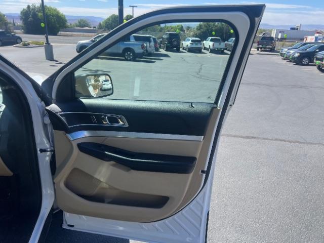 2017 Oxford White /Medium Light Camel Ford Explorer XLT (1FM5K7D80HG) with an EcoBoost 2.3L I-4 gasoline direct injection engine, Automatic transmission, located at 1865 East Red Hills Pkwy, St. George, 84770, (435) 628-0023, 37.120850, -113.543640 - We specialize in helping ALL people get the best financing available. No matter your credit score, good, bad or none we can get you an amazing rate. Had a bankruptcy, divorce, or repossessions? We give you the green light to get your credit back on the road. Low down and affordable payments that fit - Photo#26