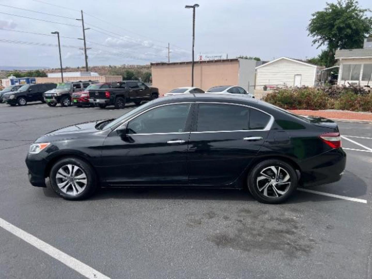 2017 Crystal Black Pearl /Black Honda Accord LX (1HGCR2F32HA) with an 2.4L I-4 gasoline direct injection engine, Automatic transmission, located at 1865 East Red Hills Pkwy, St. George, 84770, (435) 628-0023, 37.120850, -113.543640- Photo#3
