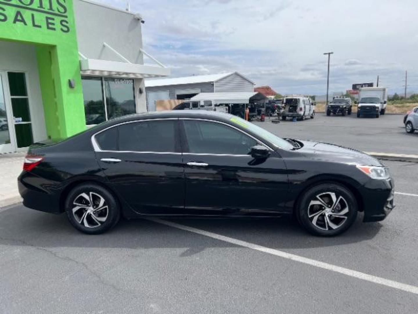 2017 Crystal Black Pearl /Black Honda Accord LX (1HGCR2F32HA) with an 2.4L I-4 gasoline direct injection engine, Automatic transmission, located at 1865 East Red Hills Pkwy, St. George, 84770, (435) 628-0023, 37.120850, -113.543640- Photo#7