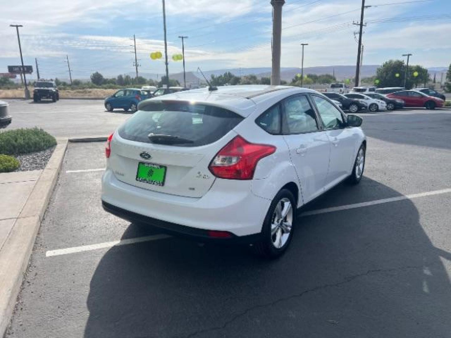 2013 Oxford White /Charcoal Black w/Warm Steel Surround Ford Focus SE (1FADP3K20DL) with an 2L I-4 gasoline direct injection engine, Automatic transmission, located at 940 North Main Street, Cedar City, UT, 84720, (435) 628-0023, 37.692936, -113.061897 - We specialize in helping ALL people get the best financing available. No matter your credit score, good, bad or none we can get you an amazing rate. Had a bankruptcy, divorce, or repossessions? We give you the green light to get your credit back on the road. Low down and affordable payments that fit- Photo#6