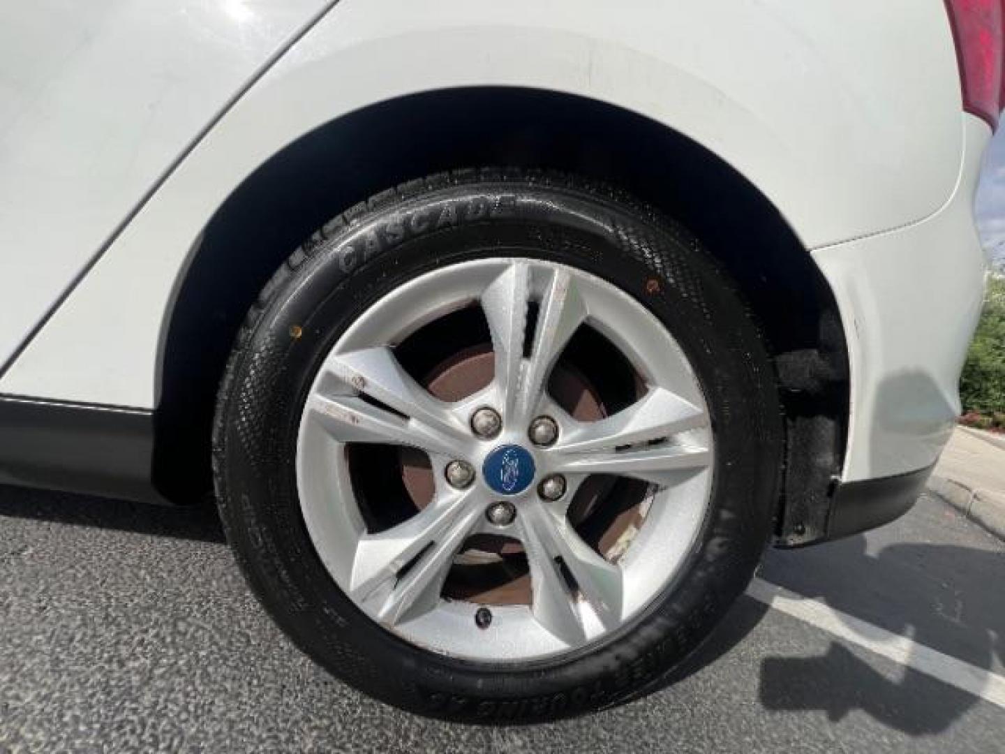 2013 Oxford White /Charcoal Black w/Warm Steel Surround Ford Focus SE (1FADP3K20DL) with an 2L I-4 gasoline direct injection engine, Automatic transmission, located at 940 North Main Street, Cedar City, UT, 84720, (435) 628-0023, 37.692936, -113.061897 - We specialize in helping ALL people get the best financing available. No matter your credit score, good, bad or none we can get you an amazing rate. Had a bankruptcy, divorce, or repossessions? We give you the green light to get your credit back on the road. Low down and affordable payments that fit- Photo#10