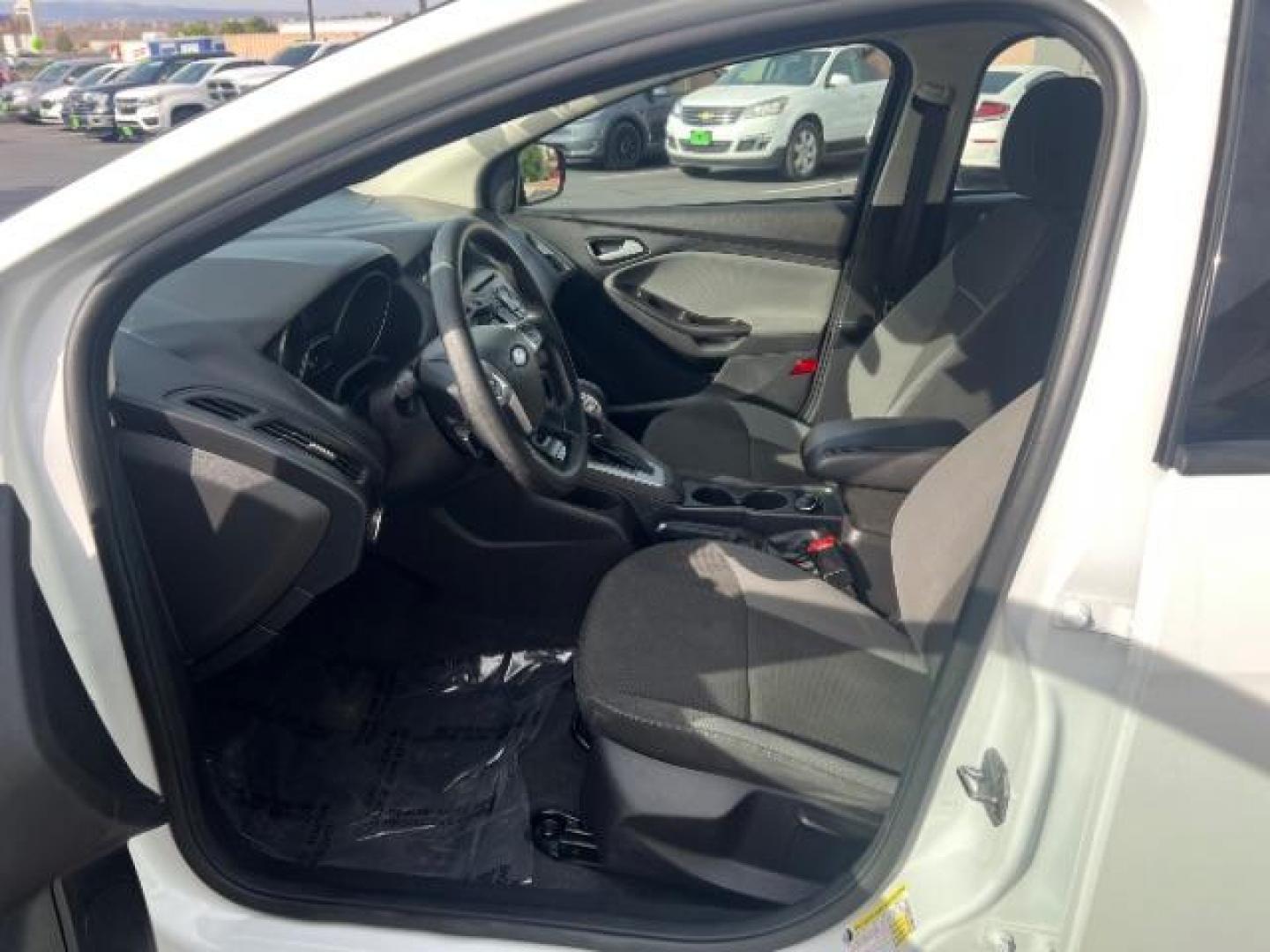 2013 Oxford White /Charcoal Black w/Warm Steel Surround Ford Focus SE (1FADP3K20DL) with an 2L I-4 gasoline direct injection engine, Automatic transmission, located at 940 North Main Street, Cedar City, UT, 84720, (435) 628-0023, 37.692936, -113.061897 - We specialize in helping ALL people get the best financing available. No matter your credit score, good, bad or none we can get you an amazing rate. Had a bankruptcy, divorce, or repossessions? We give you the green light to get your credit back on the road. Low down and affordable payments that fit- Photo#14