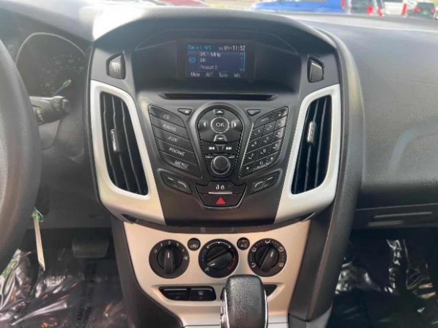2013 Oxford White /Charcoal Black w/Warm Steel Surround Ford Focus SE (1FADP3K20DL) with an 2L I-4 gasoline direct injection engine, Automatic transmission, located at 940 North Main Street, Cedar City, UT, 84720, (435) 628-0023, 37.692936, -113.061897 - We specialize in helping ALL people get the best financing available. No matter your credit score, good, bad or none we can get you an amazing rate. Had a bankruptcy, divorce, or repossessions? We give you the green light to get your credit back on the road. Low down and affordable payments that fit- Photo#17