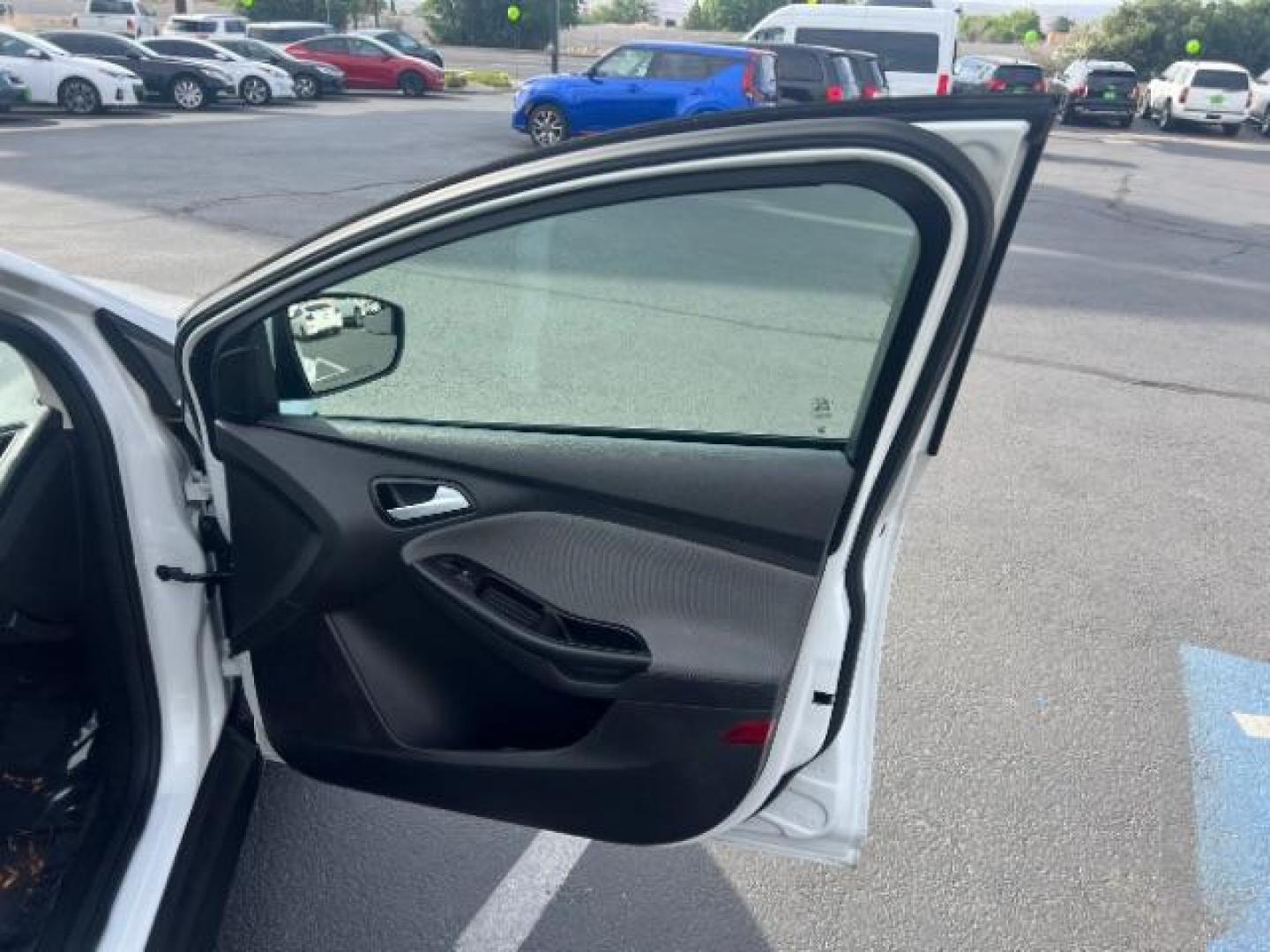 2013 Oxford White /Charcoal Black w/Warm Steel Surround Ford Focus SE (1FADP3K20DL) with an 2L I-4 gasoline direct injection engine, Automatic transmission, located at 940 North Main Street, Cedar City, UT, 84720, (435) 628-0023, 37.692936, -113.061897 - We specialize in helping ALL people get the best financing available. No matter your credit score, good, bad or none we can get you an amazing rate. Had a bankruptcy, divorce, or repossessions? We give you the green light to get your credit back on the road. Low down and affordable payments that fit- Photo#26