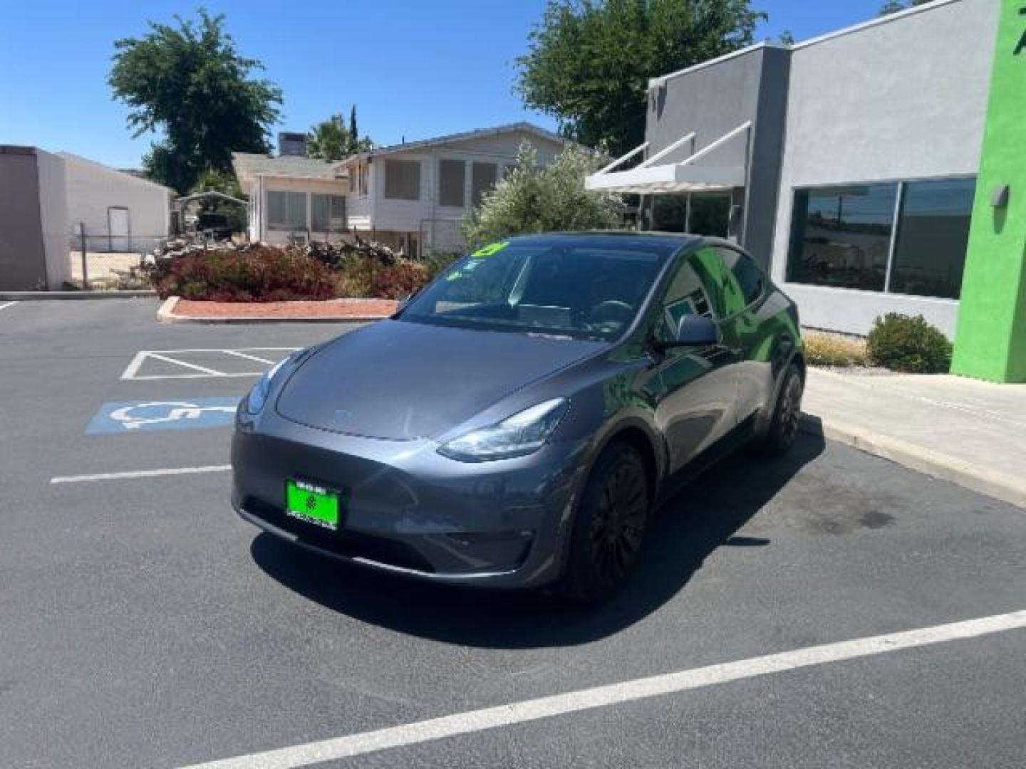 2021 Midnight Silver Metallic /Black Tesla Model Y Long Range Dual Motor All-Wheel Drive (5YJYGDEE4MF) with an ELECTRIC engine, Electric transmission, located at 1865 East Red Hills Pkwy, St. George, 84770, (435) 628-0023, 37.120850, -113.543640 - Excellent Tesla Model Y Long Range All Wheel Drive. HW3. Inside and outside in great shape. Tires are good. All our Teslas come with charging kit. Battery is healthy. Gets 285 on full charge. Recurrent Battery Health Report 95% 1 Owner, Clean title, no accidents Still has remaining 120k mile T- Photo#4