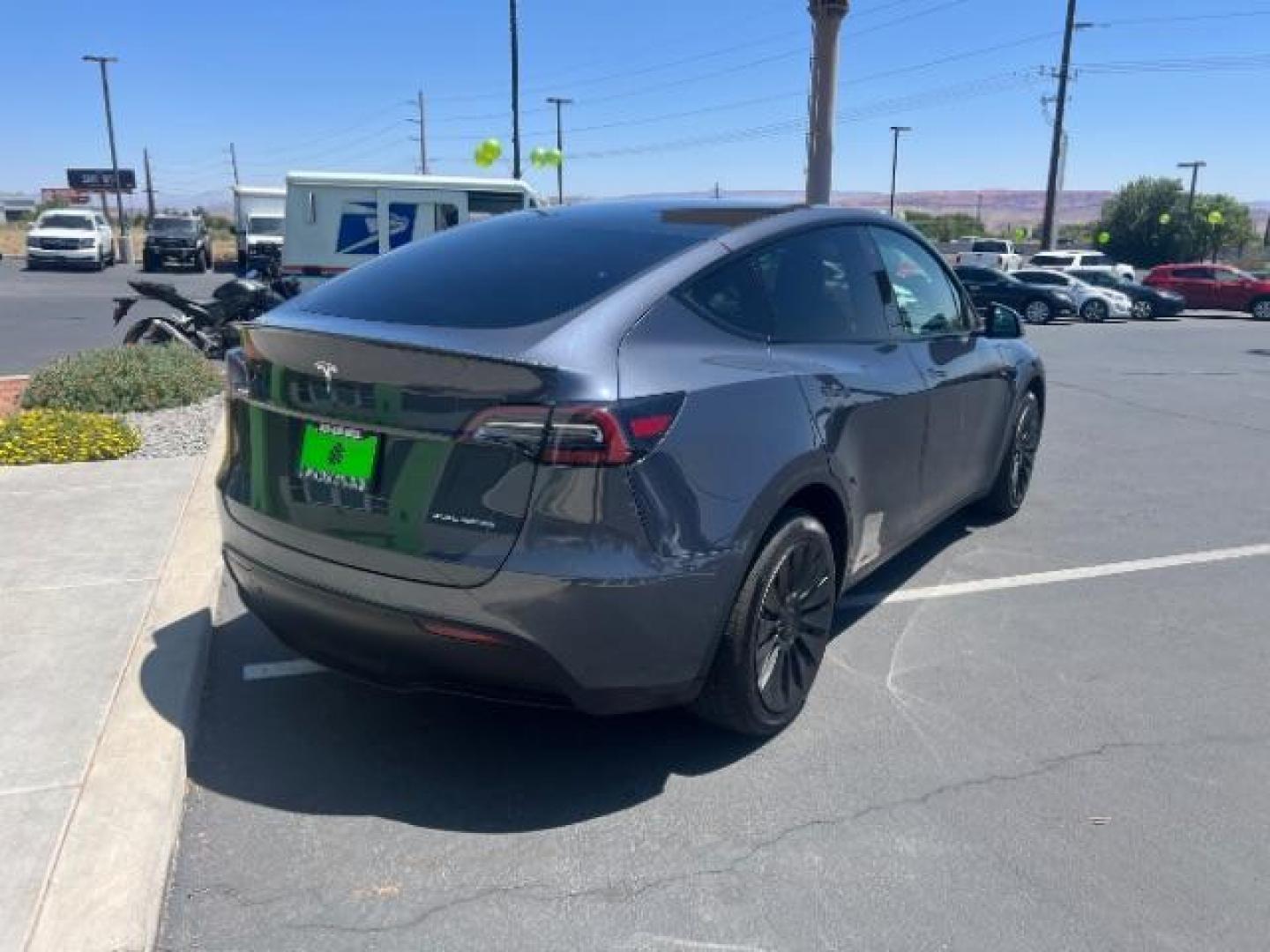 2021 Midnight Silver Metallic /Black Tesla Model Y Long Range Dual Motor All-Wheel Drive (5YJYGDEE4MF) with an ELECTRIC engine, Electric transmission, located at 1865 East Red Hills Pkwy, St. George, 84770, (435) 628-0023, 37.120850, -113.543640 - Excellent Tesla Model Y Long Range All Wheel Drive. HW3. Inside and outside in great shape. Tires are good. All our Teslas come with charging kit. Battery is healthy. Gets 285 on full charge. Recurrent Battery Health Report 95% 1 Owner, Clean title, no accidents Still has remaining 120k mile T- Photo#8