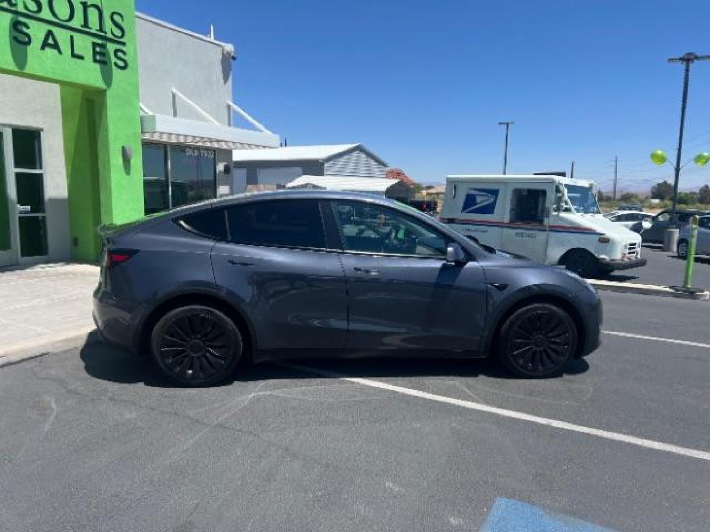 2021 Midnight Silver Metallic /Black Tesla Model Y Long Range Dual Motor All-Wheel Drive (5YJYGDEE4MF) with an ELECTRIC engine, Electric transmission, located at 1865 East Red Hills Pkwy, St. George, 84770, (435) 628-0023, 37.120850, -113.543640 - Excellent Tesla Model Y Long Range All Wheel Drive. HW3. Inside and outside in great shape. Tires are good. All our Teslas come with charging kit. Battery is healthy. Gets 285 on full charge. Recurrent Battery Health Report 95% 1 Owner, Clean title, no accidents Still has remaining 120k mile T- Photo#9