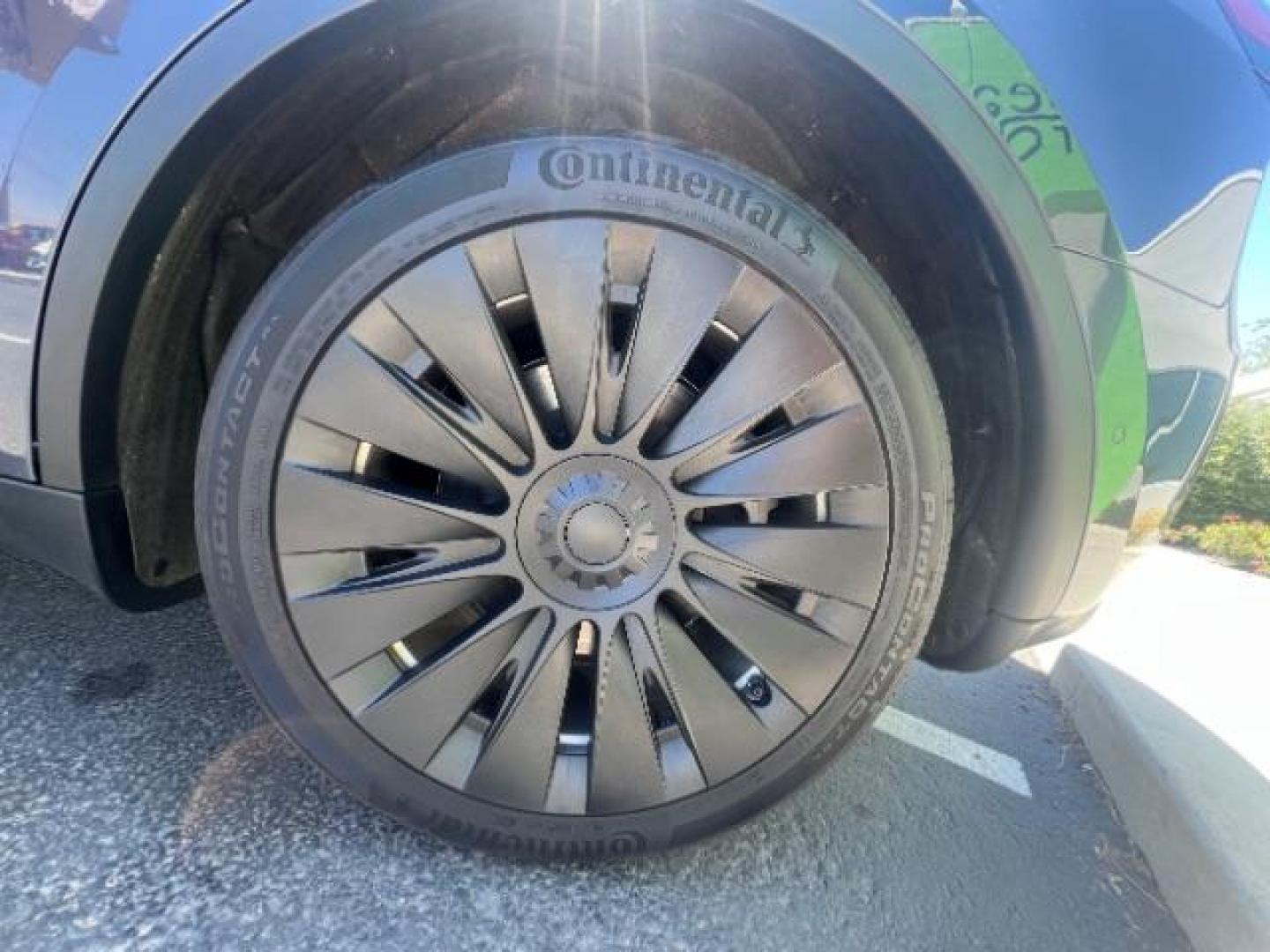2021 Midnight Silver Metallic /Black Tesla Model Y Long Range Dual Motor All-Wheel Drive (5YJYGDEE4MF) with an ELECTRIC engine, Electric transmission, located at 1865 East Red Hills Pkwy, St. George, 84770, (435) 628-0023, 37.120850, -113.543640 - Excellent Tesla Model Y Long Range All Wheel Drive. HW3. Inside and outside in great shape. Tires are good. All our Teslas come with charging kit. Battery is healthy. Gets 285 on full charge. Recurrent Battery Health Report 95% 1 Owner, Clean title, no accidents Still has remaining 120k mile T- Photo#12