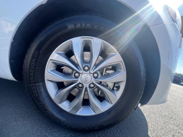 2019 Snow White Pearl /Gray Kia Sedona L (KNDMA5C13K6) with an Lambda 3.3L V-6 gasoline direct injection engine, Automatic transmission, located at 1865 East Red Hills Pkwy, St. George, 84770, (435) 628-0023, 37.120850, -113.543640 - We specialize in helping ALL people get the best financing available. No matter your credit score, good, bad or none we can get you an amazing rate. Had a bankruptcy, divorce, or repossessions? We give you the green light to get your credit back on the road. Low down and affordable payments that fit - Photo#9