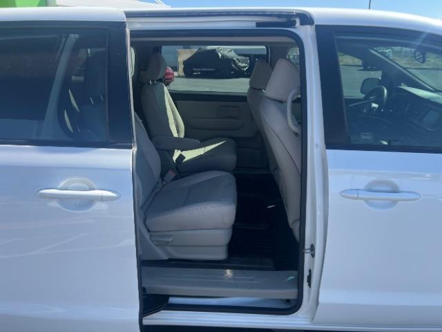 2019 Snow White Pearl /Gray Kia Sedona L (KNDMA5C13K6) with an Lambda 3.3L V-6 gasoline direct injection engine, Automatic transmission, located at 1865 East Red Hills Pkwy, St. George, 84770, (435) 628-0023, 37.120850, -113.543640 - We specialize in helping ALL people get the best financing available. No matter your credit score, good, bad or none we can get you an amazing rate. Had a bankruptcy, divorce, or repossessions? We give you the green light to get your credit back on the road. Low down and affordable payments that fit - Photo#27