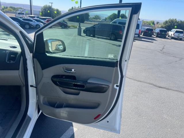 2019 Snow White Pearl /Gray Kia Sedona L (KNDMA5C13K6) with an Lambda 3.3L V-6 gasoline direct injection engine, Automatic transmission, located at 1865 East Red Hills Pkwy, St. George, 84770, (435) 628-0023, 37.120850, -113.543640 - We specialize in helping ALL people get the best financing available. No matter your credit score, good, bad or none we can get you an amazing rate. Had a bankruptcy, divorce, or repossessions? We give you the green light to get your credit back on the road. Low down and affordable payments that fit - Photo#28